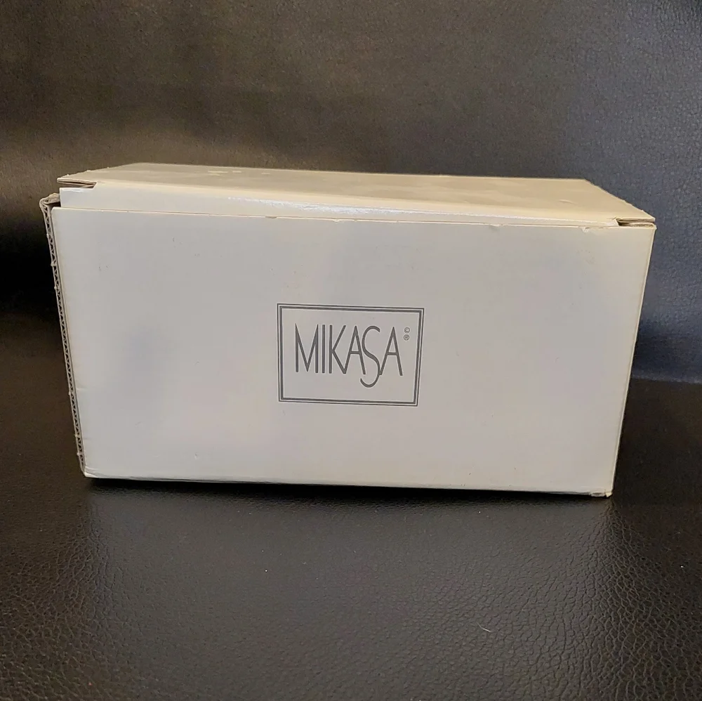 NIB VINTAGE MIKASA 3